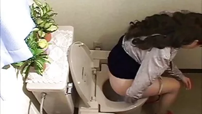 جلسه عکس در توالت نشسته, دسته بندی سكس سوپر پستان